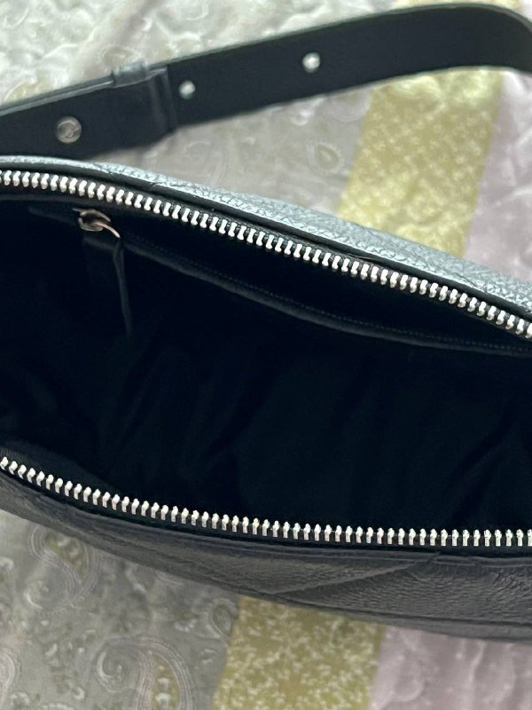 Кожаная сумка черная вместительная 3