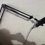 Игровой компьютерный сетап с монитором и периферией 8