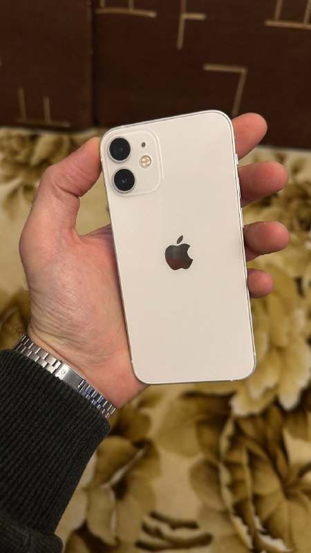 iPhone 12 mini, Samsung Galaxy A10s, AirPods 3, зарядный кейс, левый наушник