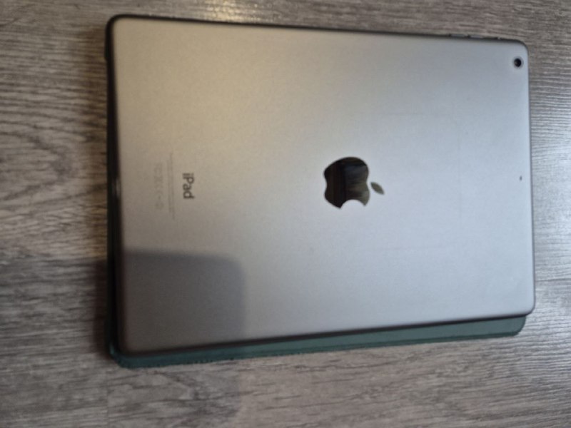 IPad Air Wi-Fi 32Gb Black с кабелем, чехлом и коробкой