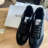 Кроссовки Givenchy 1