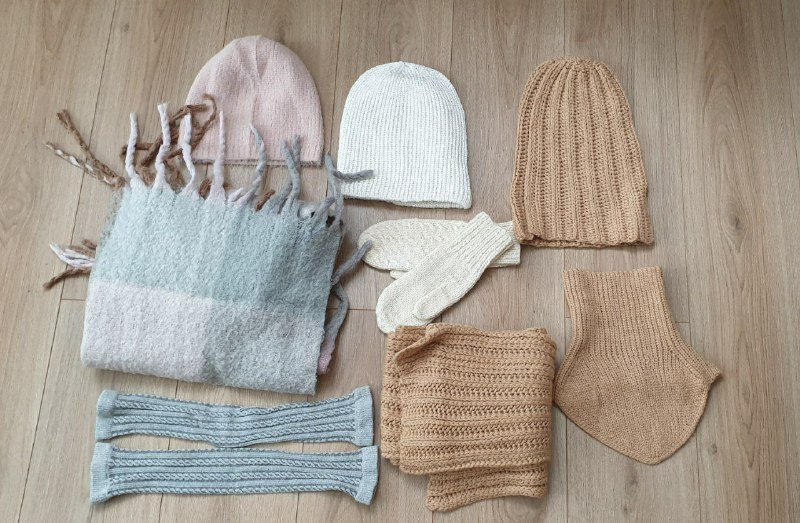 Шапки, шарф, манишка, гетры, варежки, плед-шарф 2