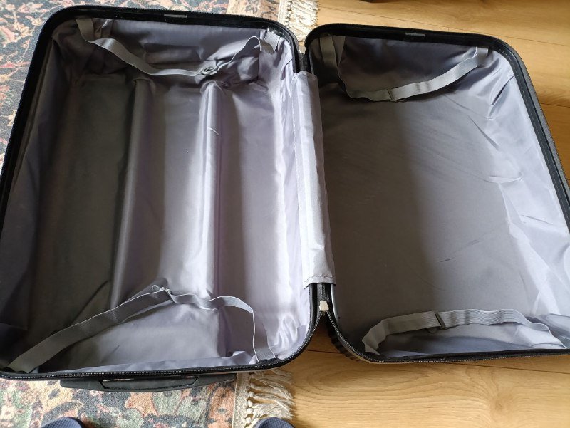 Чемодан размер M новый 2