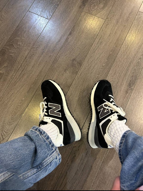 Кроссовки New Balance 574 черно-белые 38 размер 10