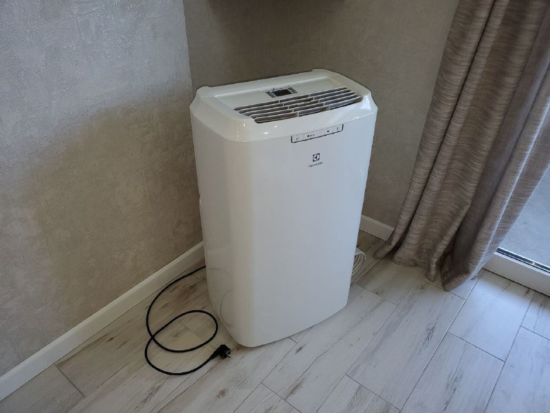 Напольный кондиционер Electrolux EACM - 14 EZ/N3 WHITE