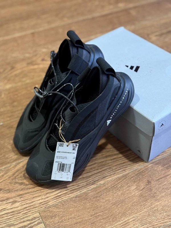 Женские кроссовки Adidas