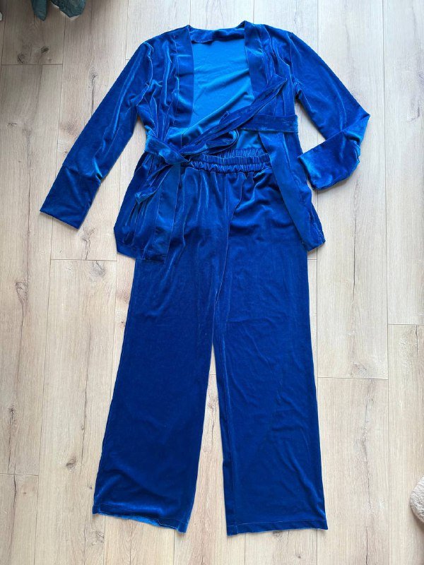 Лосины, джинсы Mom и Stradivarius, кофта Zara, мужские мокасины Zara, синий костюм 10