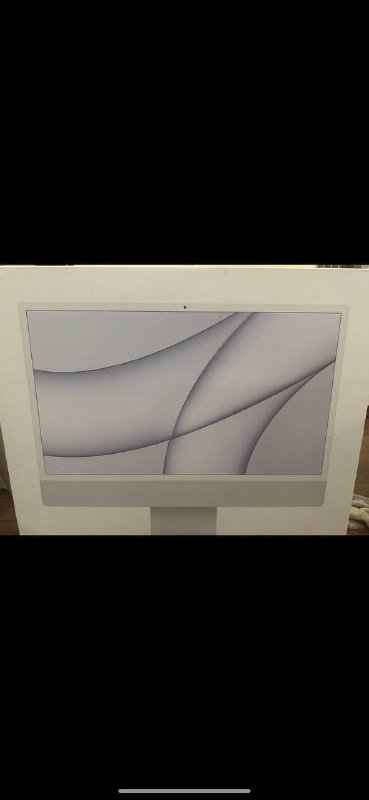 iMac с клавиатурой и мышью