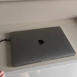 MacBook Pro с проводом HDMI и переходником 2