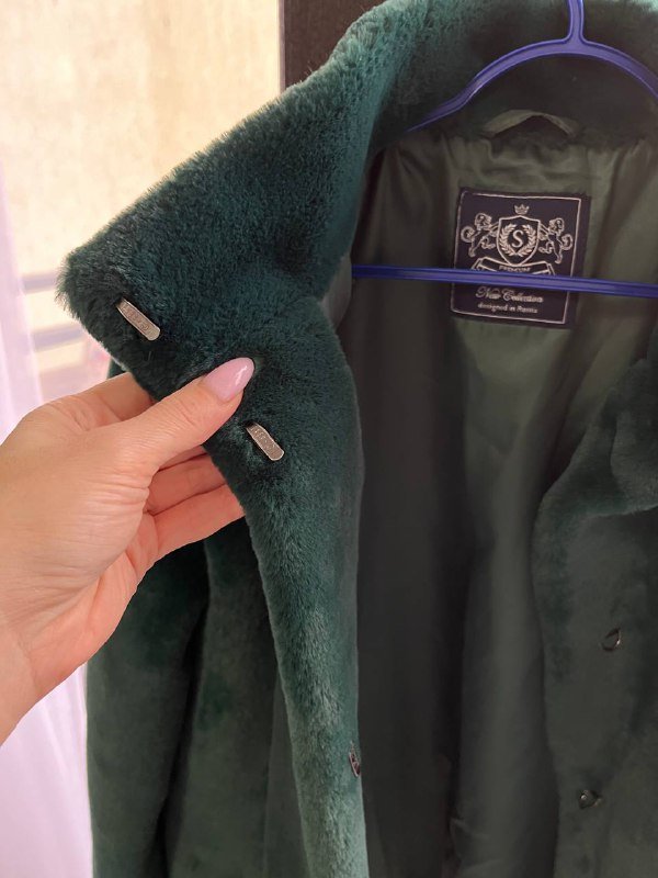 Женская зеленая шуба 2