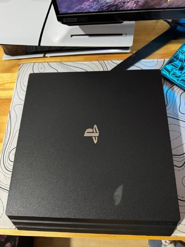 PS4 Pro 1 ТБ консоль с контроллерами 2
