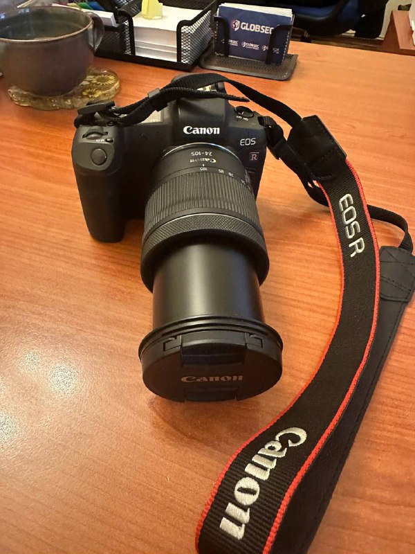Фотоаппарат Canon EOS R, карта памяти и батарея 4