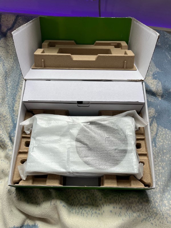 Xbox Series S 512GB SSD консоль с геймпадом и шнурами 3