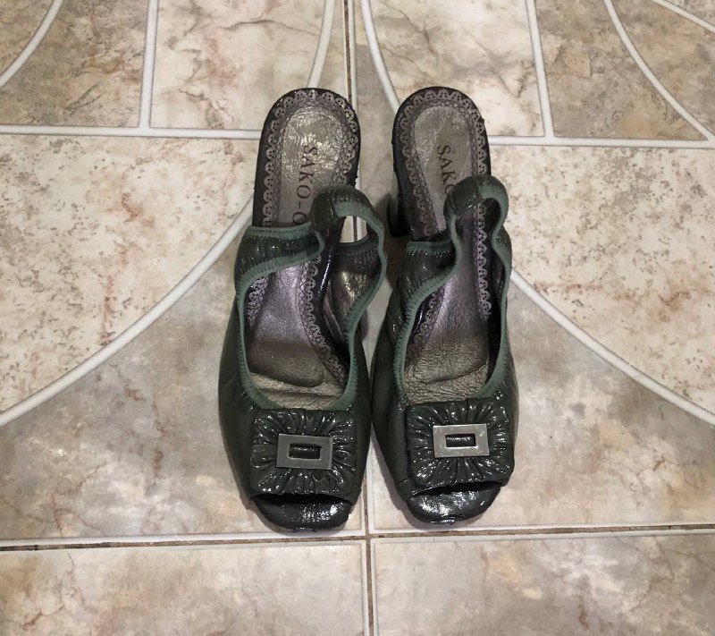 Босоножки размер 38-39, брюки женские размер 52, трусики слипы кружевные, шланцы размер 39, тапочки из овечьей шерсти размер 39