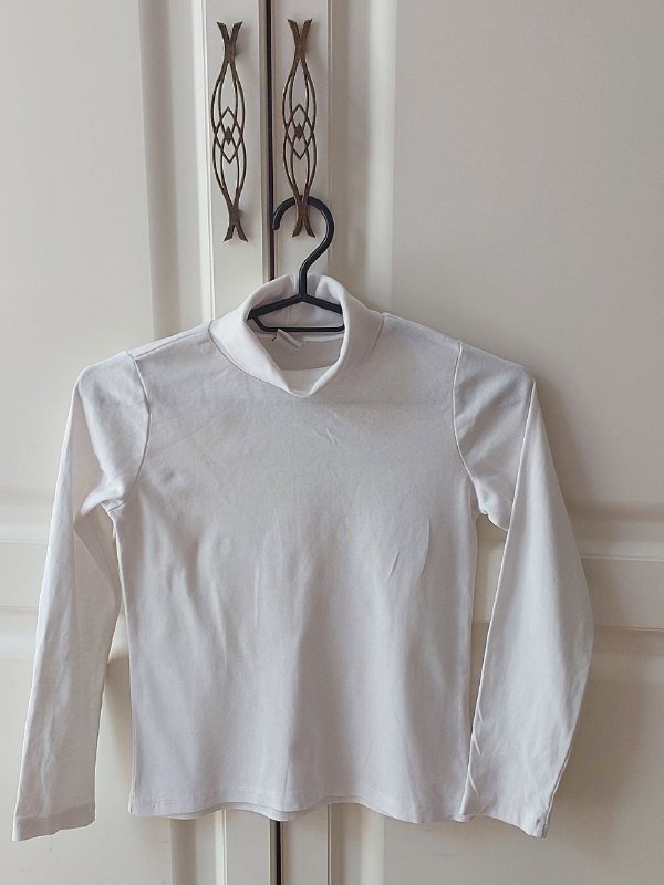 Белая мужская водолазка