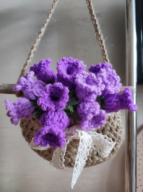 салфетка, подстаканник с цветами в корзинке