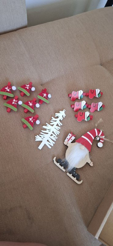 Бамбуковая ёлка с деревянными украшениями и огоньками 3