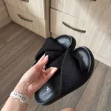 Тапочки, кроссовки, лампа для маникюра, сумки 1