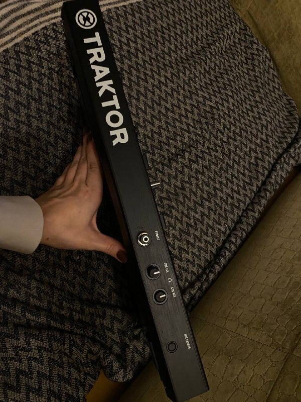 DJ-контроллер Traktor Kontrol S2 MK2 2