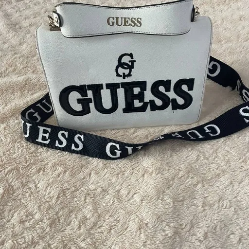 Сумка Guess