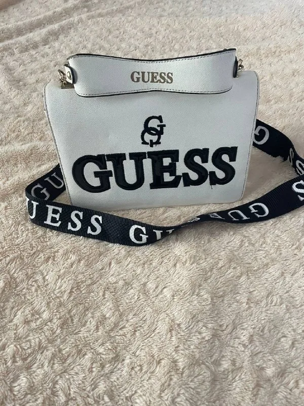 Сумка Guess