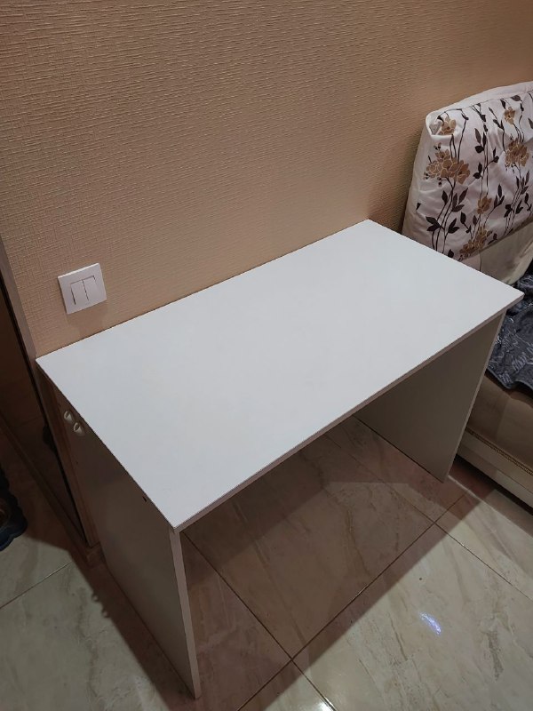 Миска для корма питомцев, письменные столы, монитор Dell 2