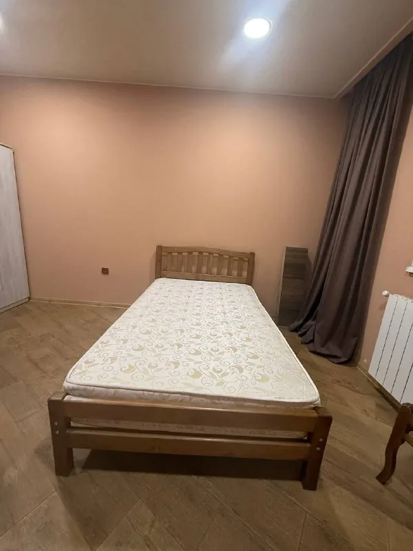 Кровать с матрасом, диван 1