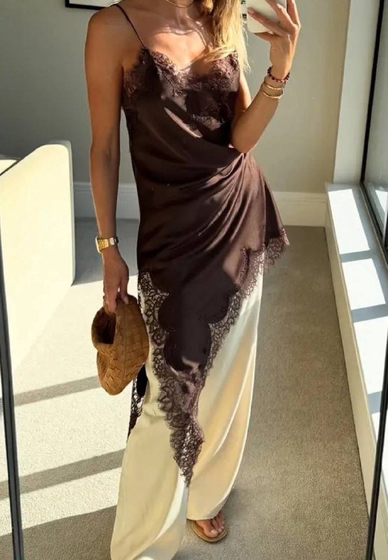 Женское платье коричневое с кружевом 2