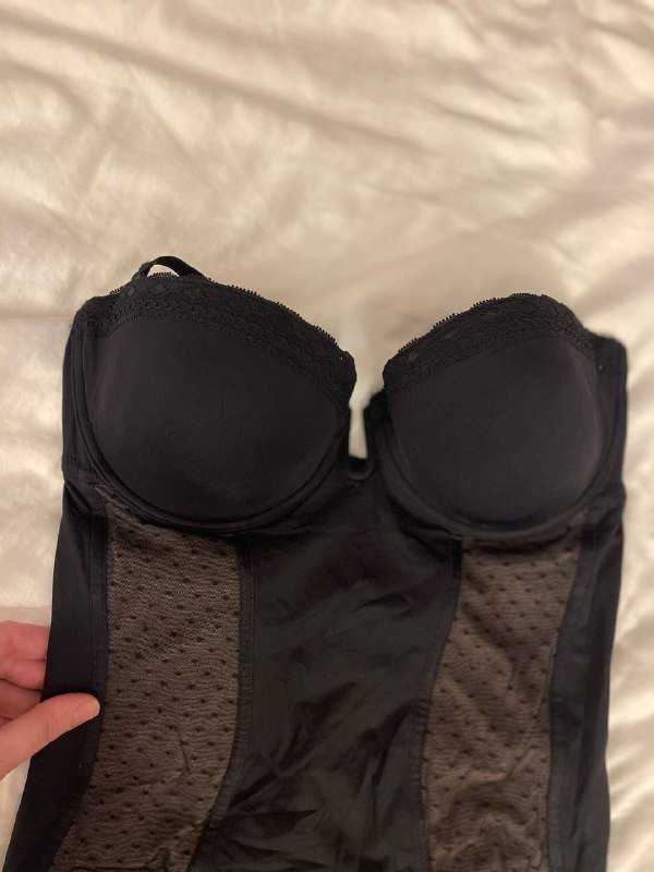 Боди черного цвета, размер около 48, на грудь до 3 размера