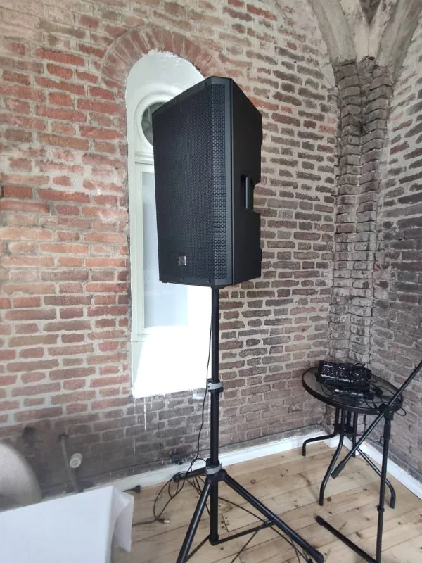 Mixer, microphone, 2 speakers 1