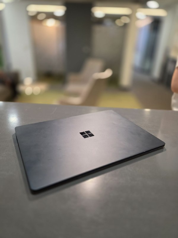 Surface laptop 8/258 i5 2