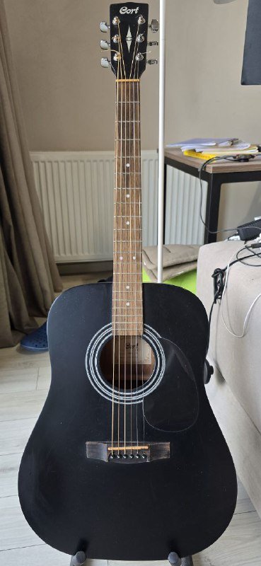 Гитара Cort AD810 BKS с каподастром и стойкой