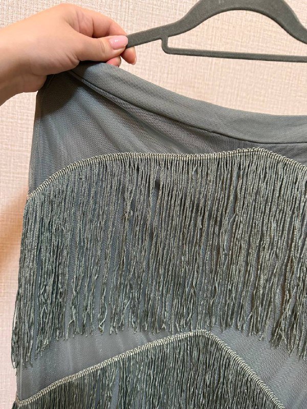 юбка с бахромой, водолазка, безрукавка-кардиган, красный пиджак 2