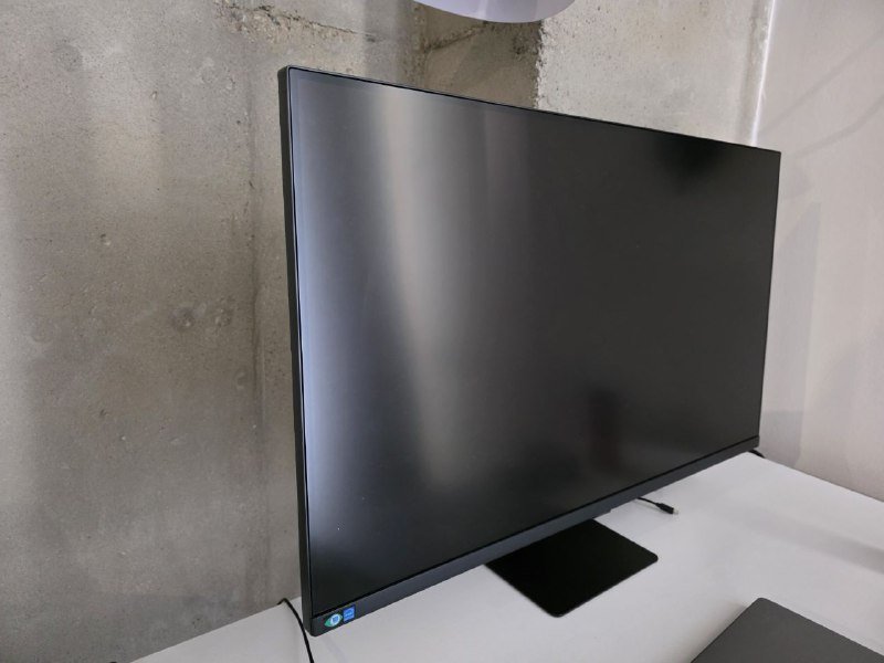 Монитор Samsung ViewFinity S7 32" 4K, аксессуары для iPhone 16 Pro Max и Samsung S25 Ultra