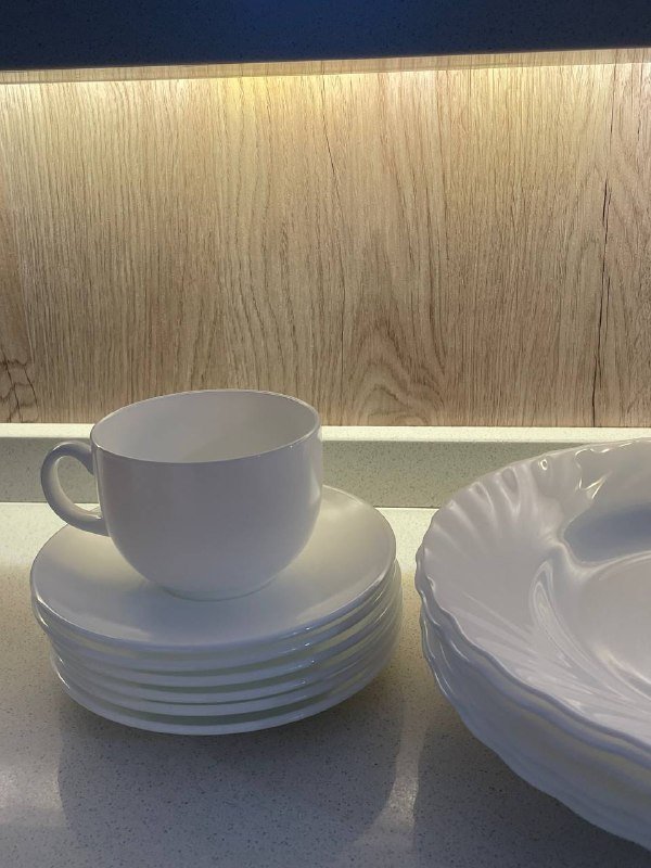 Набор посуды из глубоких и плоских тарелок, чашек и аксессуаров 3