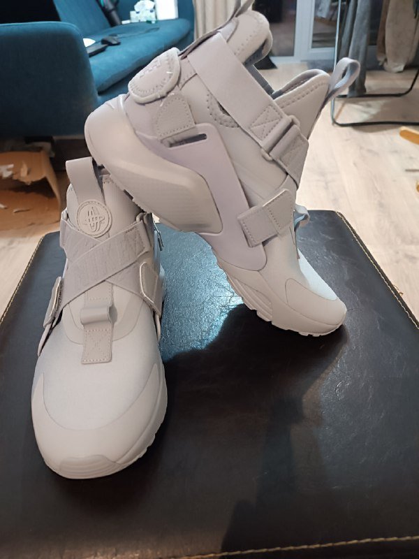 Балетки Caprice, Лоферы Respect, Туфли Högl, Кроссовки Nike Huarache City 8