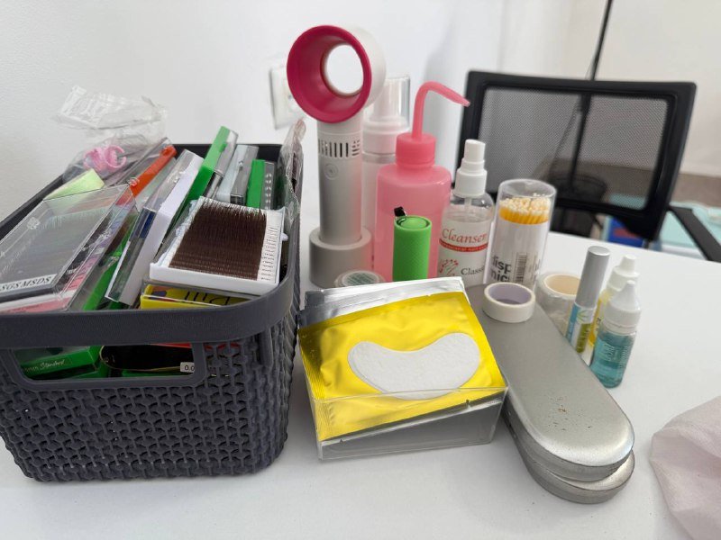 Бокс с ресницами, дизайн для маникюра, оборудование для салона