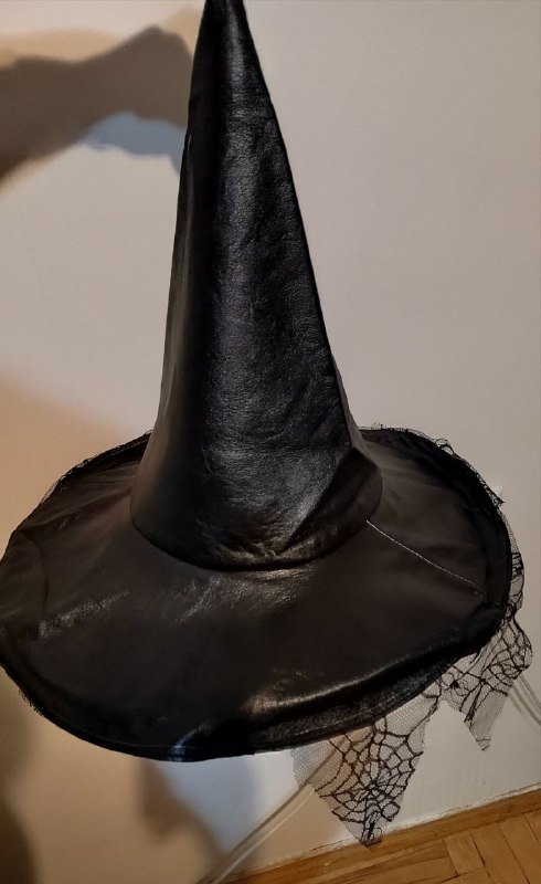 Кожаная остроконечная шляпа 2