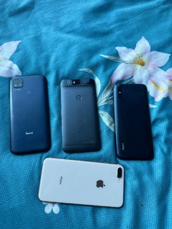 Iphone 8+, Xiaomi Redmi 9A, Google phone, наушники Marshall 1