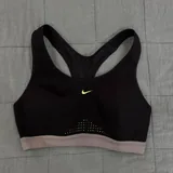 Ветровка Hummel, спортивный топ Nike, футболка Nike Pro, футболка Adidas, леггинсы Nike, топы, лонгсливы 2