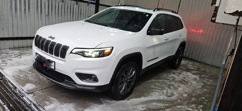 Jeep Cherokee 80-летняя юбилейная версия 1