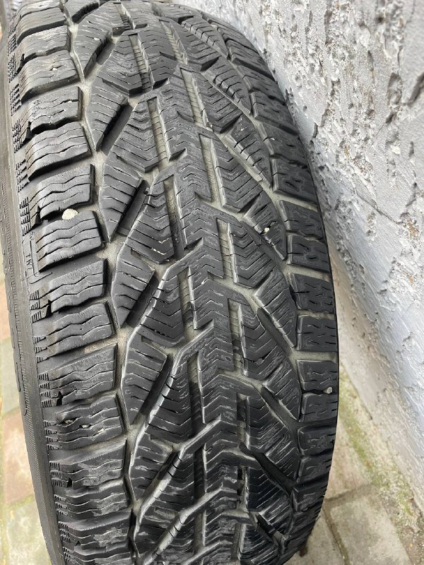 Комплект зимней резины 235-60 R18 2