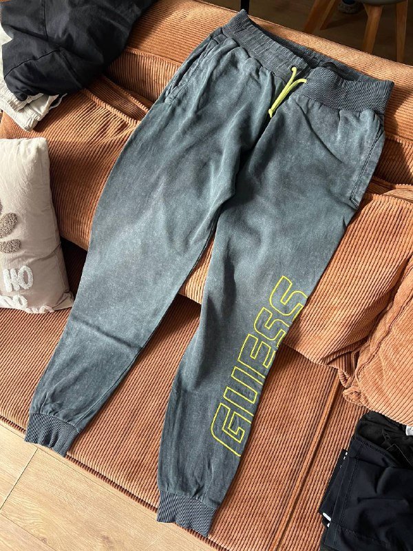 спортивные брюки мужские Guess, велосипедки Nike, футболка vanquish 5