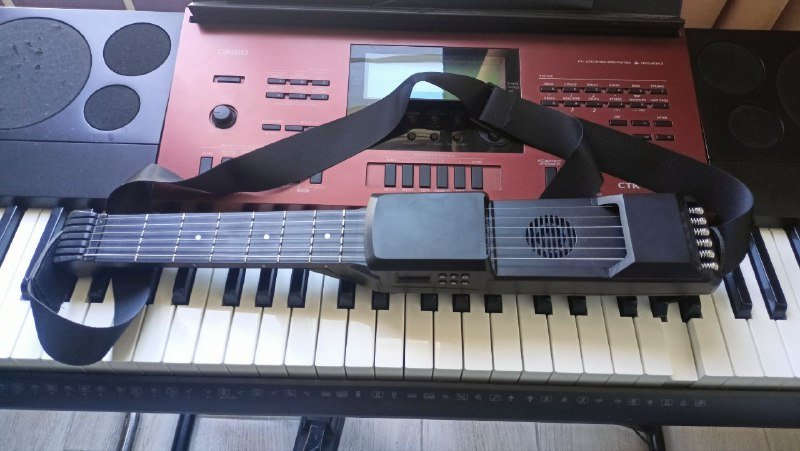 Мини электрогитара с колонкой и обучением аккордам 2