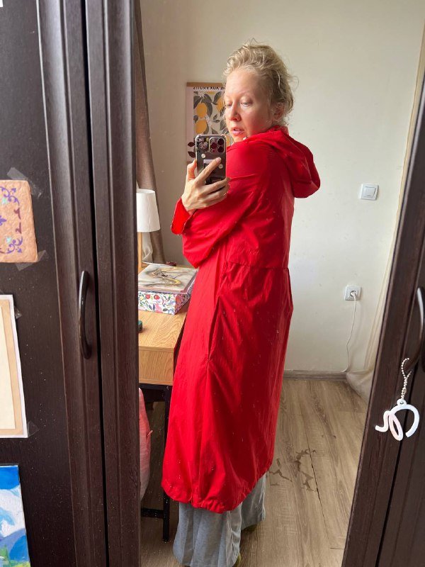 Дождевик-плащ красный женский 5