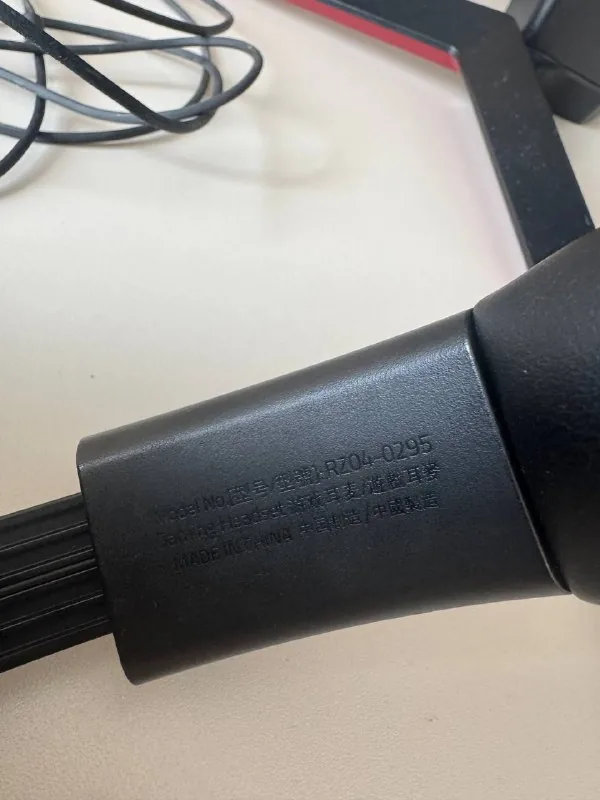 Монитор LG UltraGear, клавиатура HyperX, наушники Razer Kraken 1