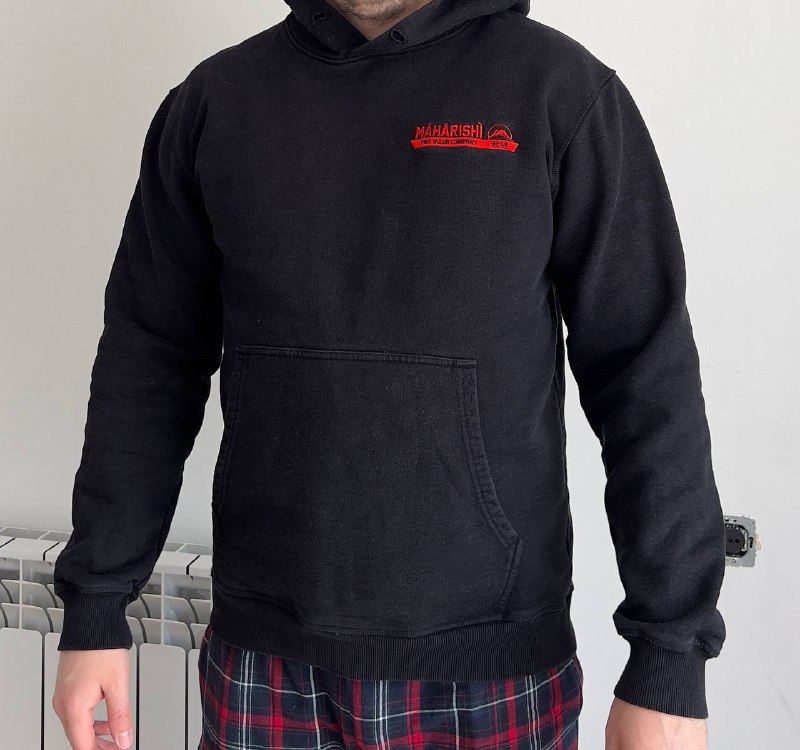 вязанное платье, худи MAHARISHI, брюки Letasca 3