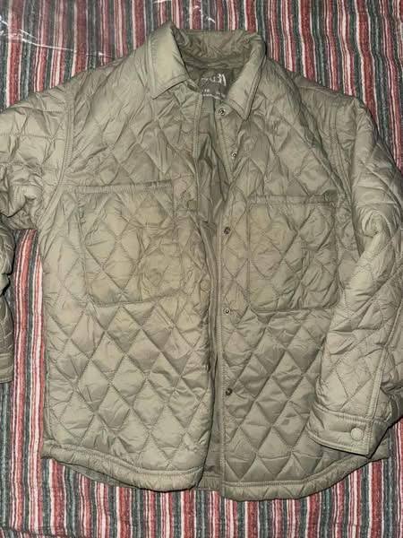 Куртка хаки, розовая накидка Zara, синий жакет, жакет с принтом