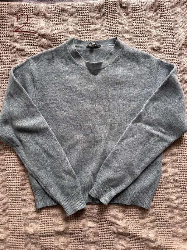 Жилет, свитер Uniqlo, футболка, платье макаронка, юбка H&M, худи Tommy Hilfiger, пиджак малиновый 4