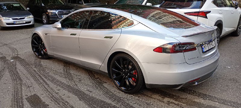 Tesla model S 85 D 2